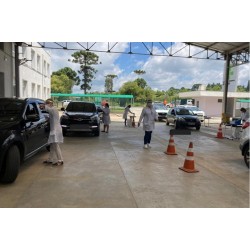 Pessoas com 54 anos recebem a vacina contra Covid-19 na sexta-feira em Campo Largo